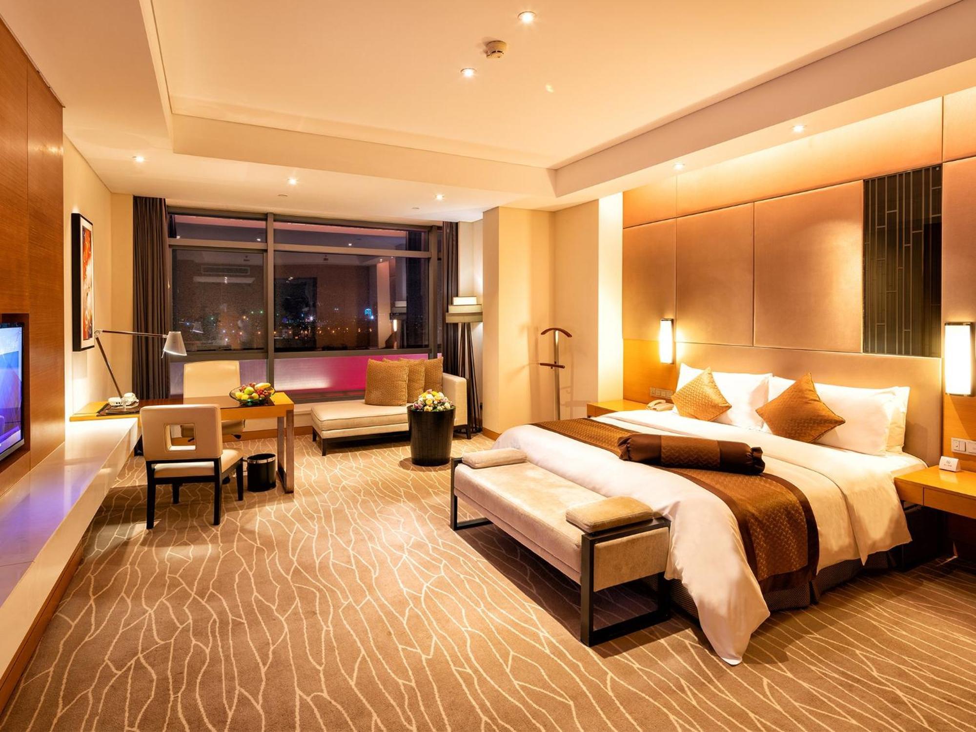 Crowne Plaza Yangzhou By Ihg Hotel Exterior photo
