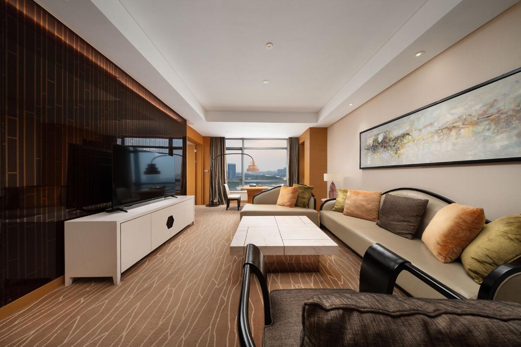 Crowne Plaza Yangzhou By Ihg Hotel Exterior photo