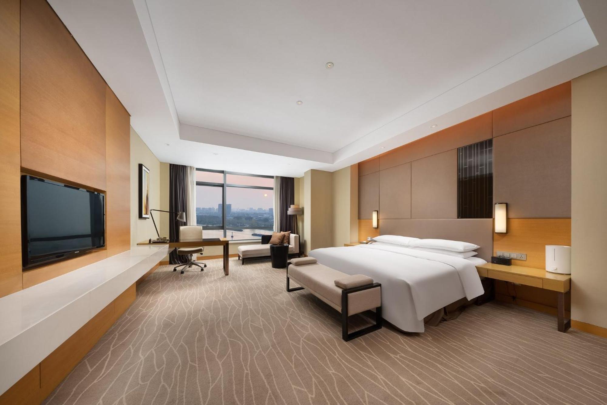Crowne Plaza Yangzhou By Ihg Hotel Exterior photo
